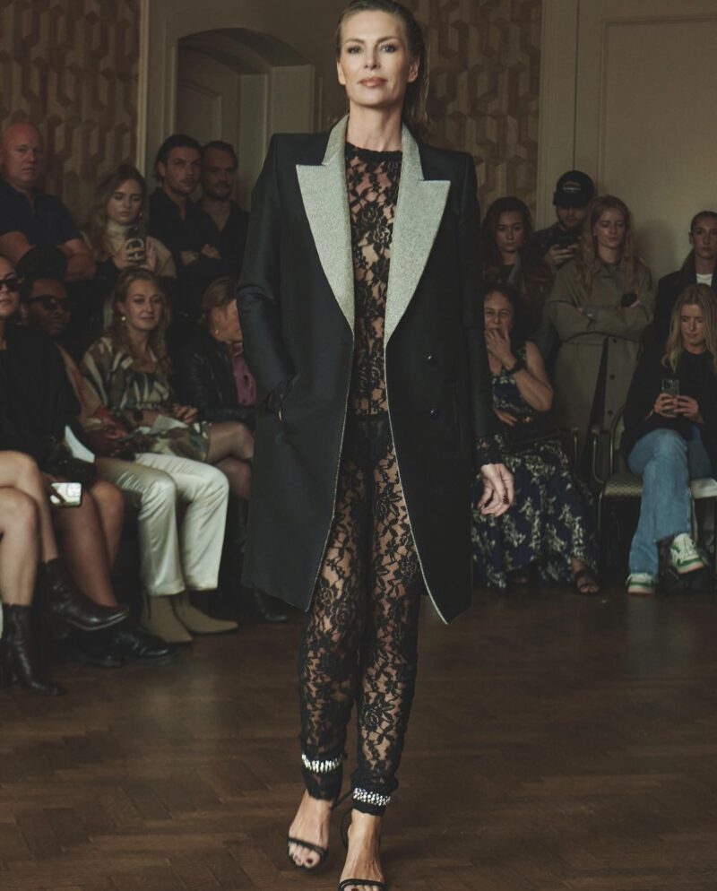 BLACK LACE CATSUIT - Image 7