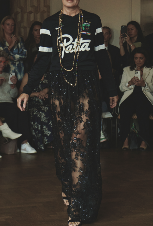 BLACK EMBROIDERED LACE SKIRT - Image 10